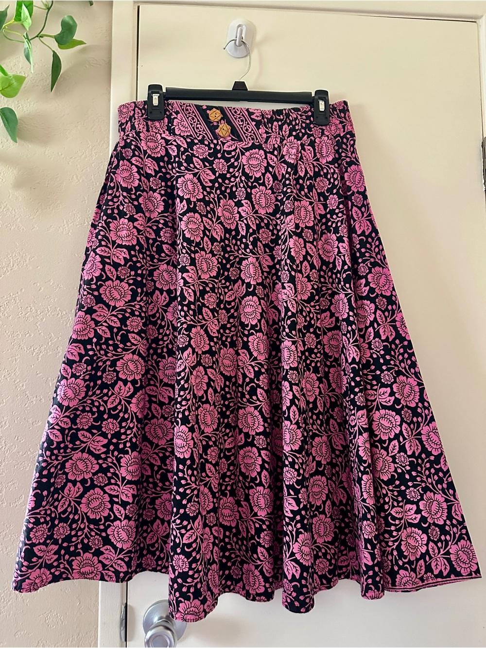 Floral A-Line Midi Skirt - Black & Pink Size Large